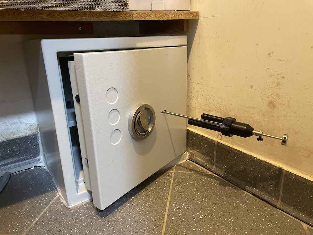 Tresor mit Doppelbart Schloss knacken Tresor mit Doppelbart Schloss knacken